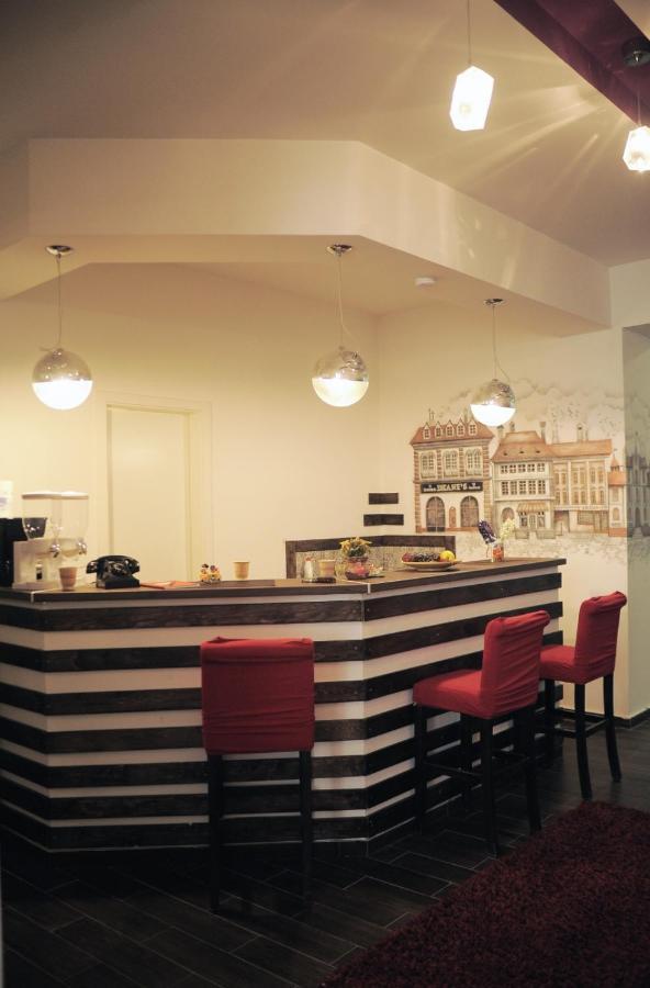 Vintage Downtown Hostel *