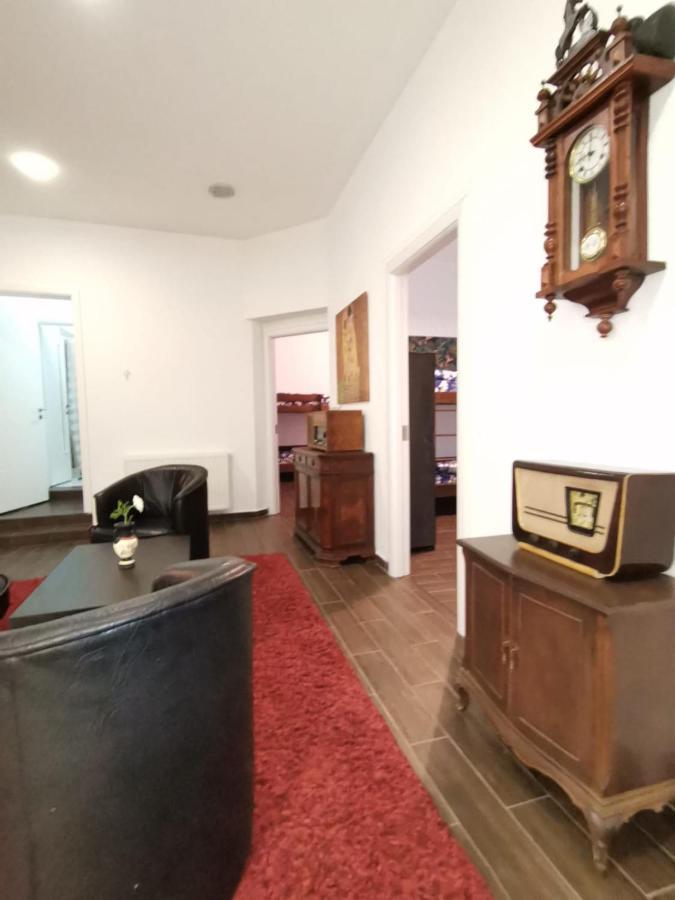 Vintage Downtown Hostel